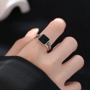 Mia Wynn 925 Sterling Silver Black Stone Ring with Braid Detailing